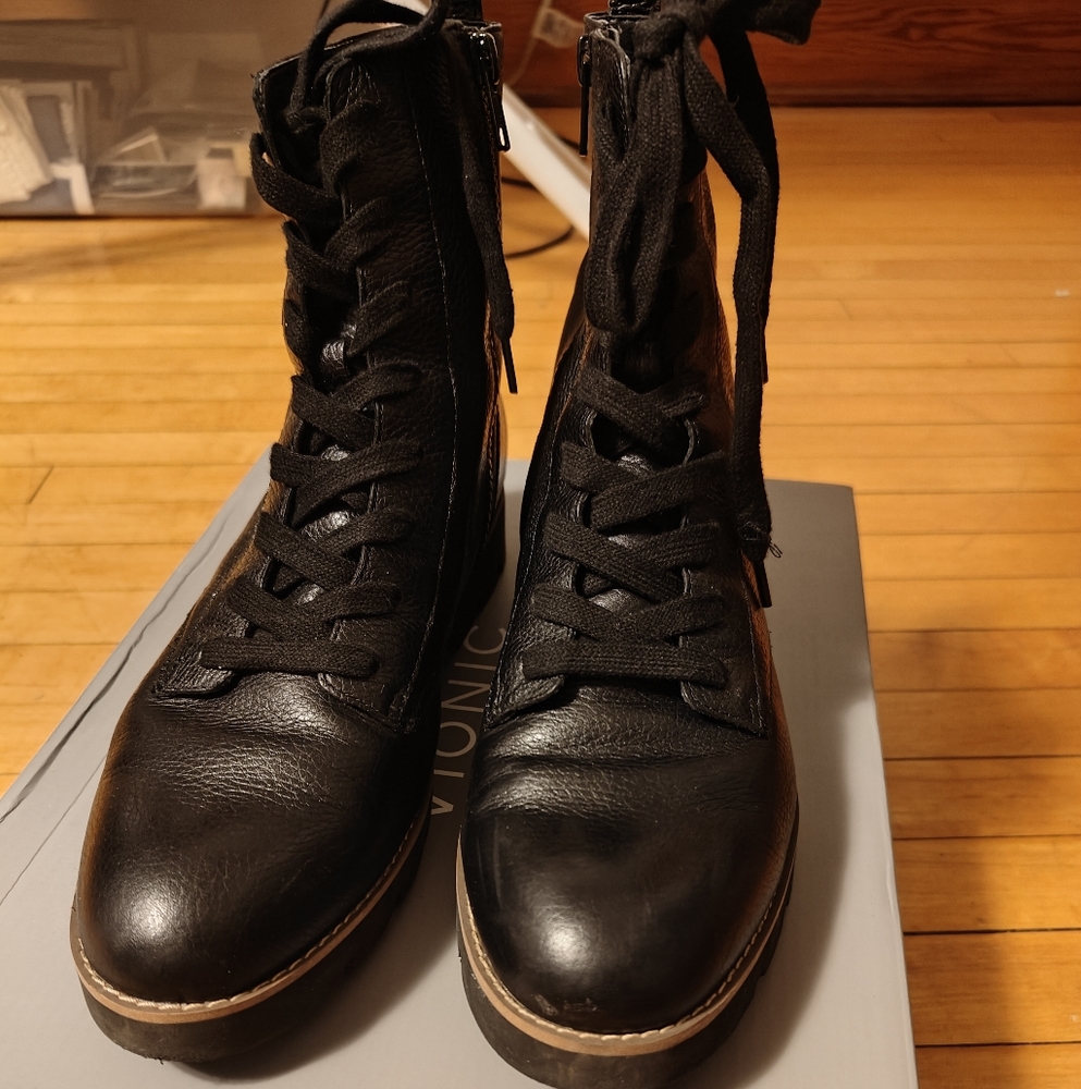Vionic combat boots black sz 9 women